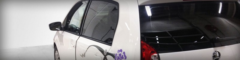 Skærm for lyset med solfilm på bilruderne